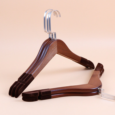 实木衣架买光滑的还是植绒的 实木衣架买光滑的还是植绒的