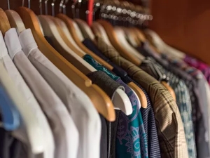 怎么用衣服挂挂衣服不起褶子 怎么用衣服挂挂衣服不起褶子