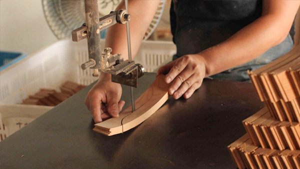 手工雕刻实木衣架